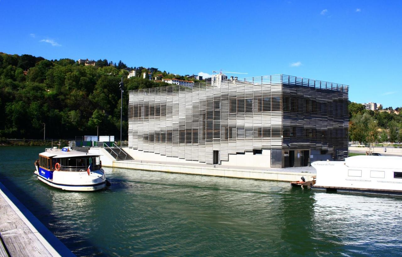 Lyon Confluence - Duplex Au Calme Avec Parking Prive En Option Apartment Exterior photo
