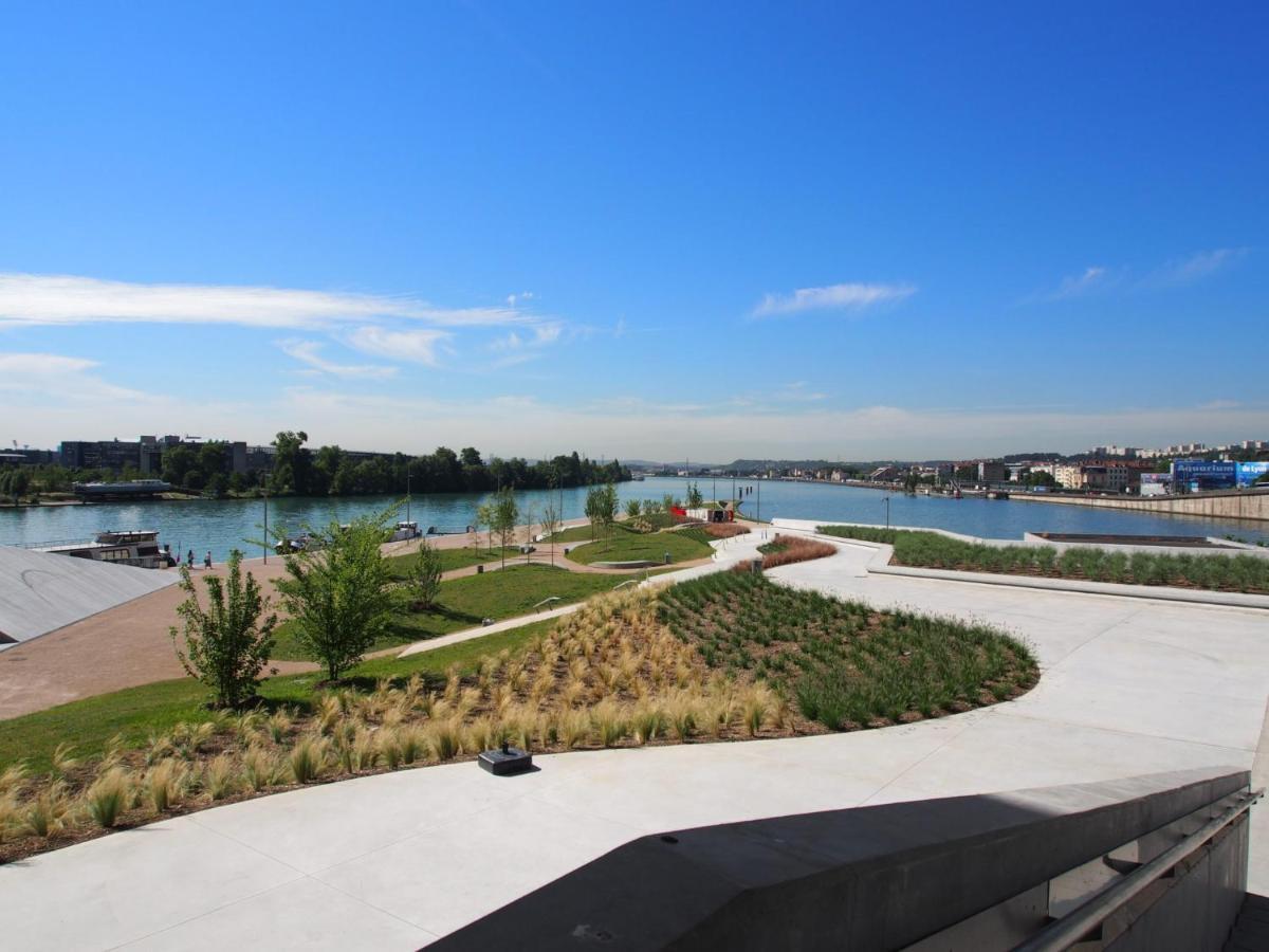 Lyon Confluence - Duplex Au Calme Avec Parking Prive En Option Apartment Exterior photo